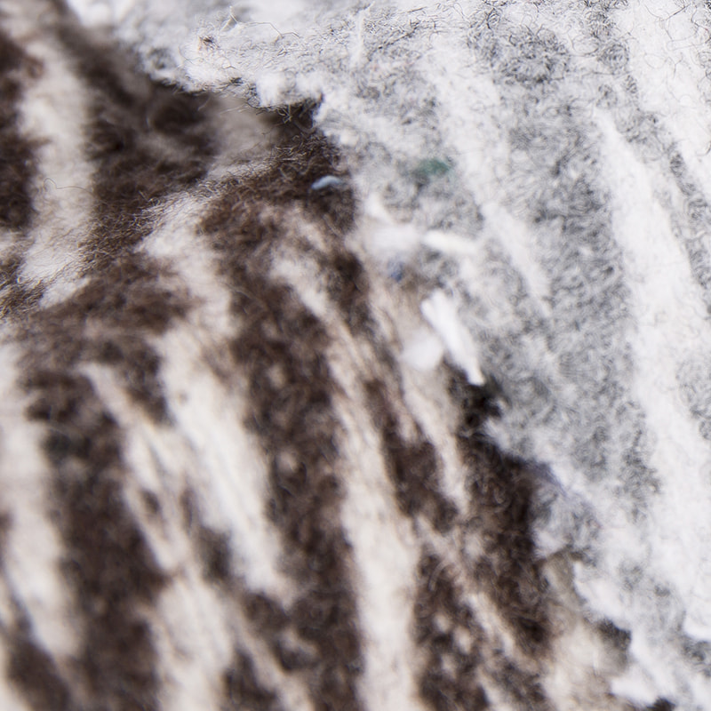 Schwarzgrauer Jacquard-Bürstenstoff im Willow-Stil 2519